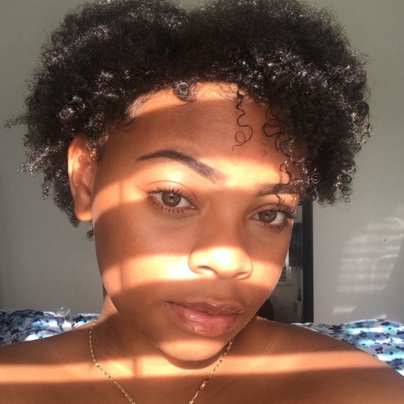 Meet your Posher, Demetria - Picture 1 of 1